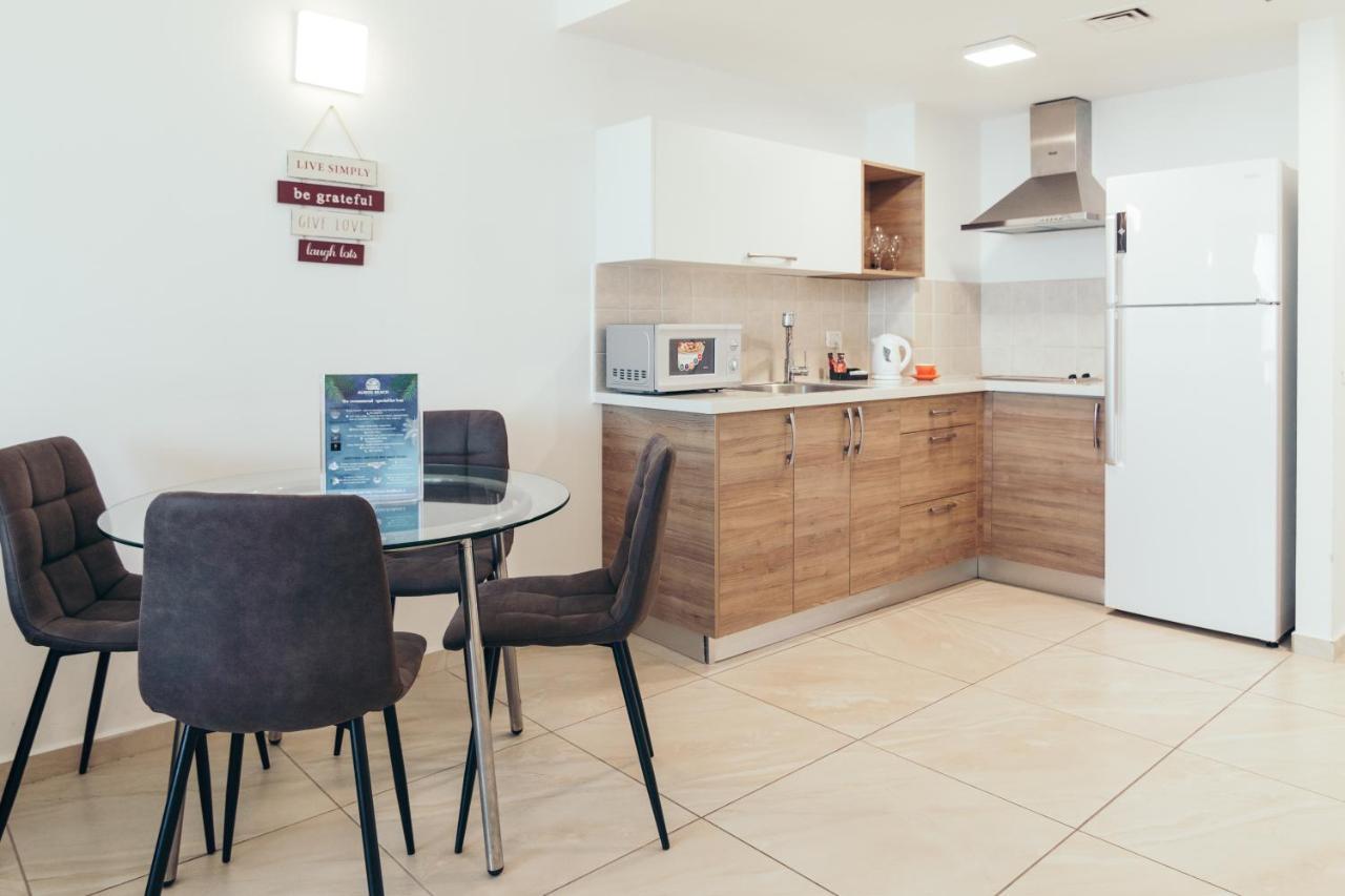 Almog Beach Apartments מגדלי חוף הכרמל חיפה Exterior foto