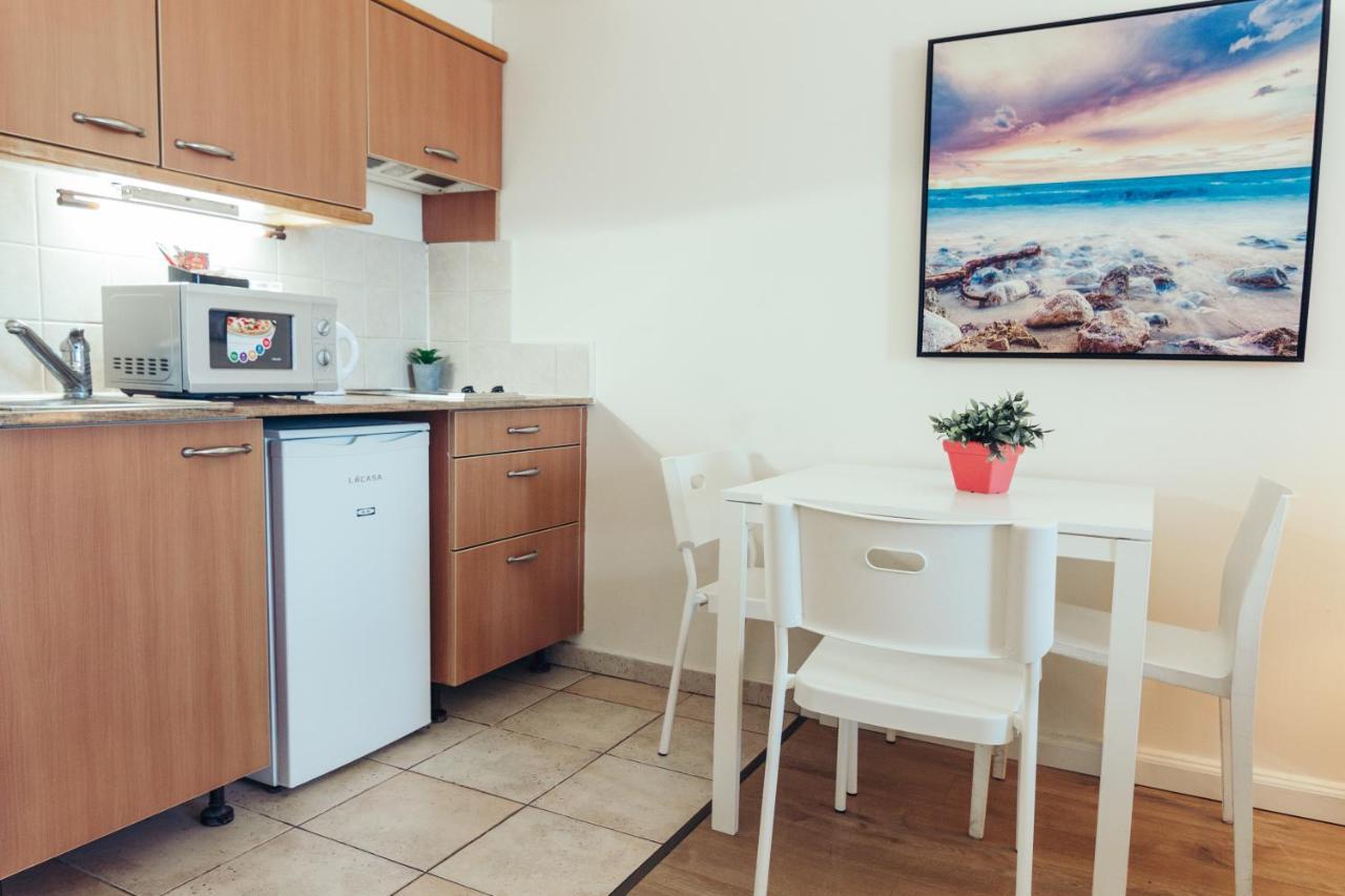 Almog Beach Apartments מגדלי חוף הכרמל חיפה Exterior foto