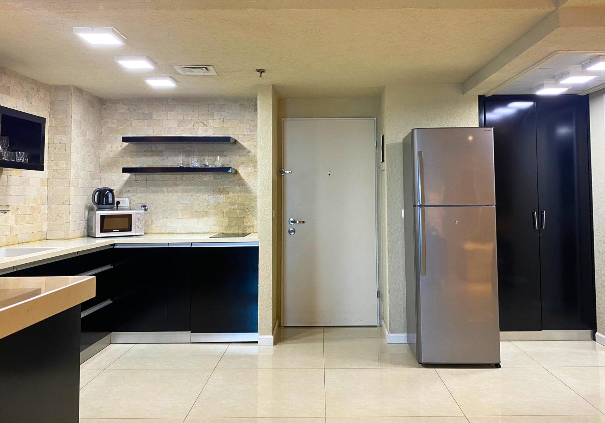 Almog Beach Apartments מגדלי חוף הכרמל חיפה Exterior foto