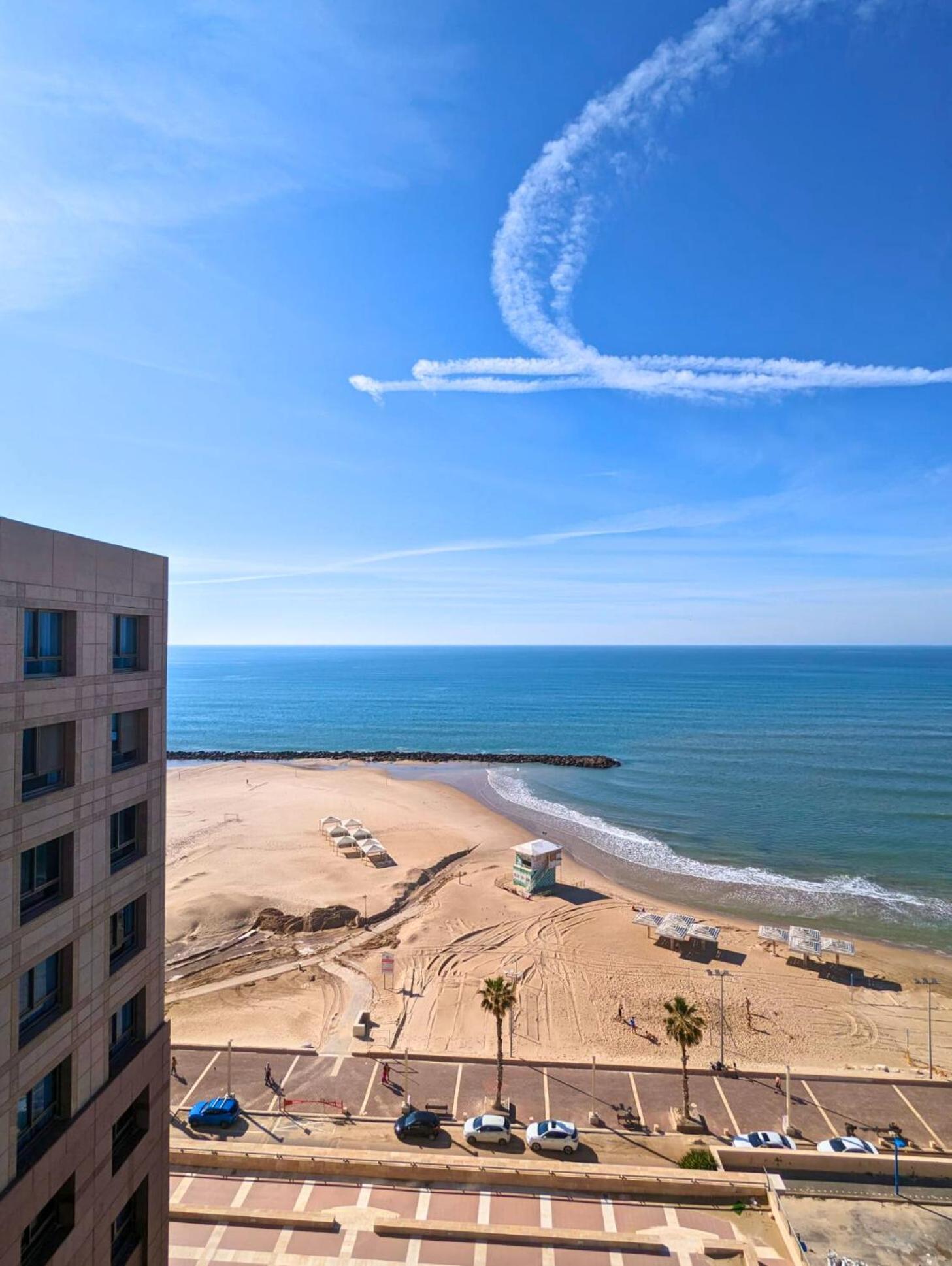 Almog Beach Apartments מגדלי חוף הכרמל חיפה Exterior foto