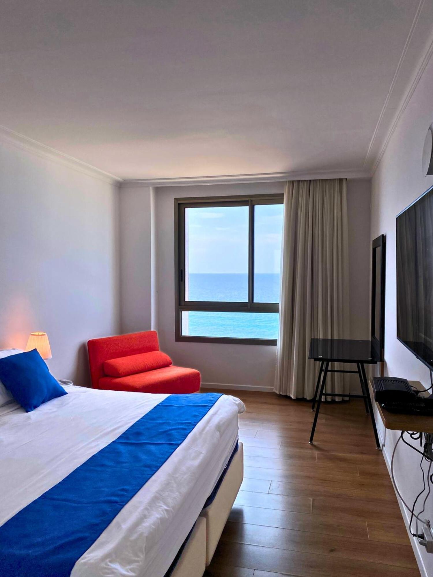 Almog Beach Apartments מגדלי חוף הכרמל חיפה Exterior foto
